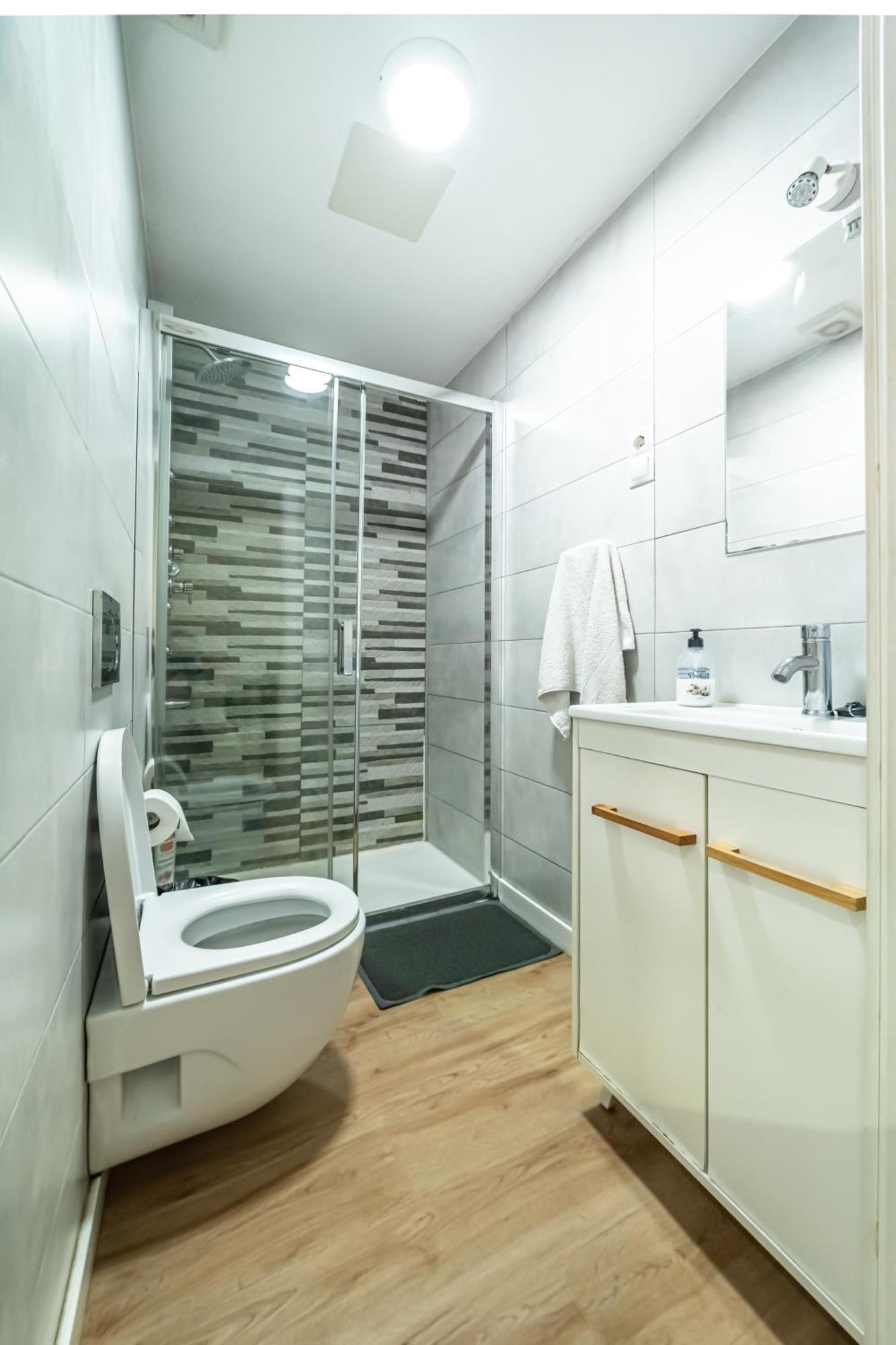 Ferienwohnung New Flat , Modern , Wifi, 10Min Sol, 5 Reina Sofia Madrid Exterior foto