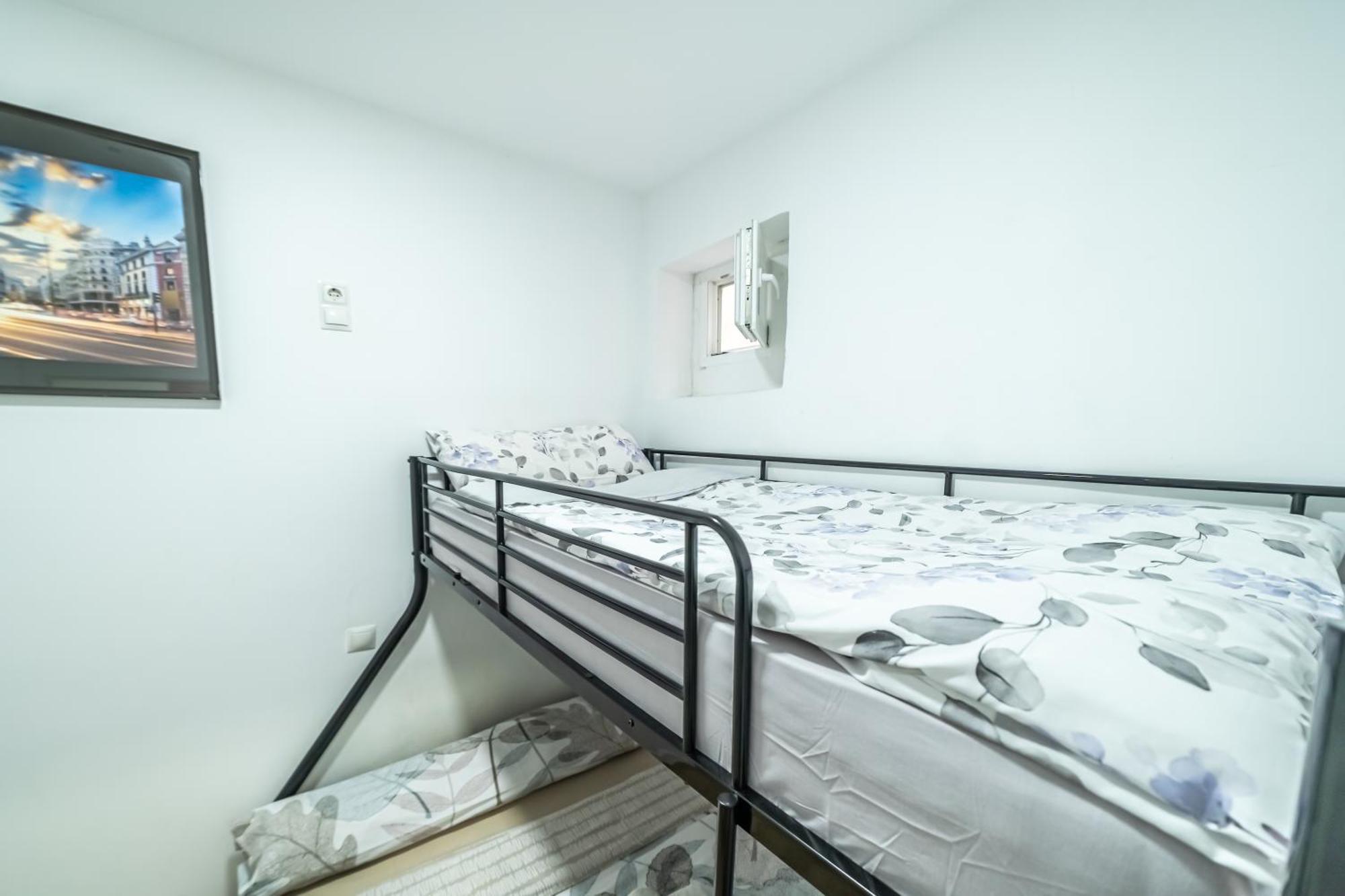 Ferienwohnung New Flat , Modern , Wifi, 10Min Sol, 5 Reina Sofia Madrid Exterior foto
